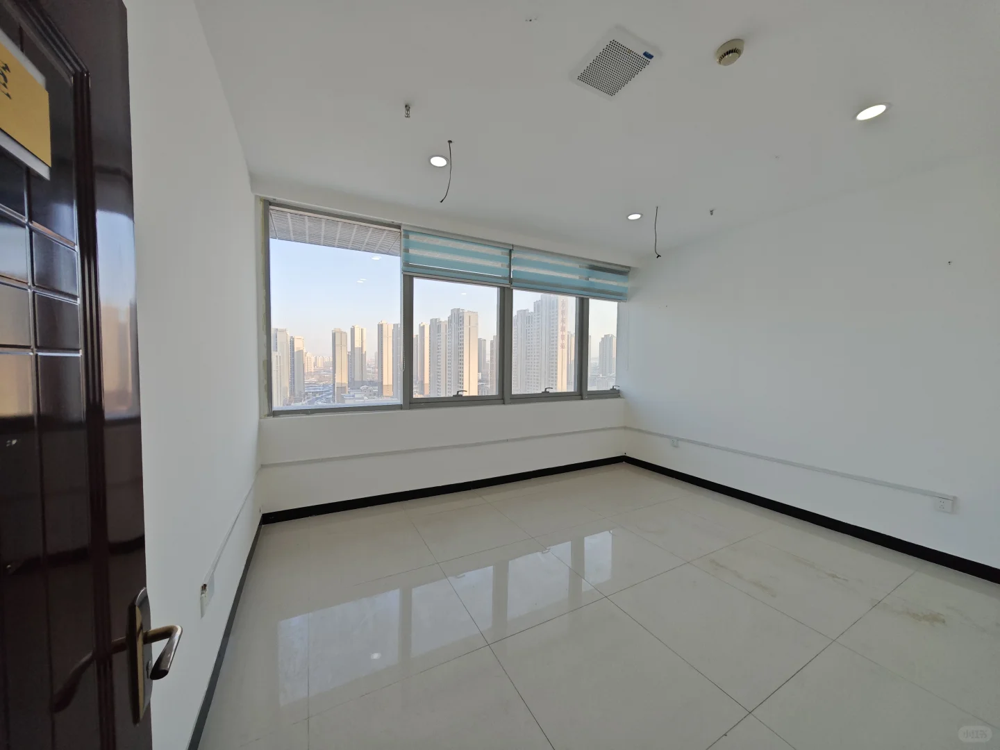 这便宜吗?1.6租了这套水区会展中心写字间