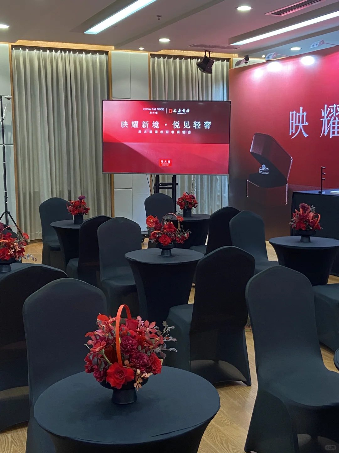 “周大福轻奢展销会”活动桌花｜天津北京花店