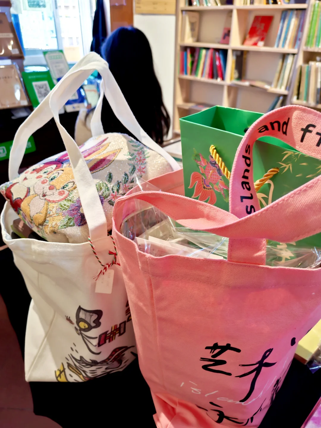 成都的南充同学，专门来昆明书店采购