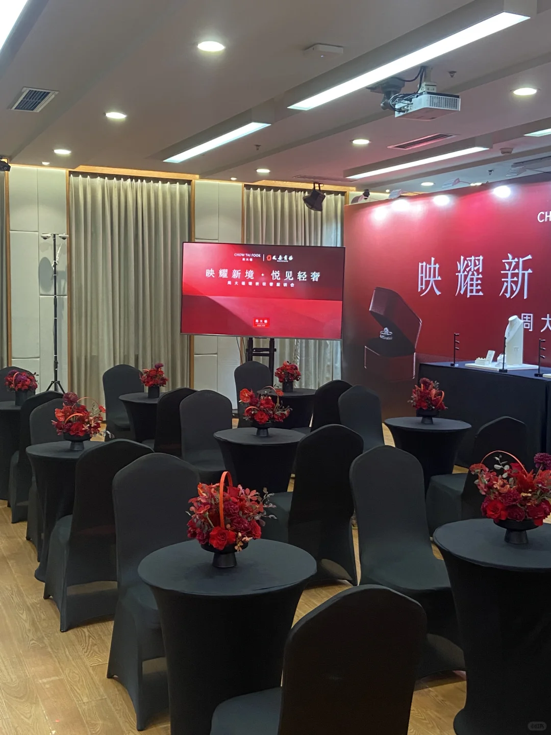 “周大福轻奢展销会”活动桌花｜天津北京花店