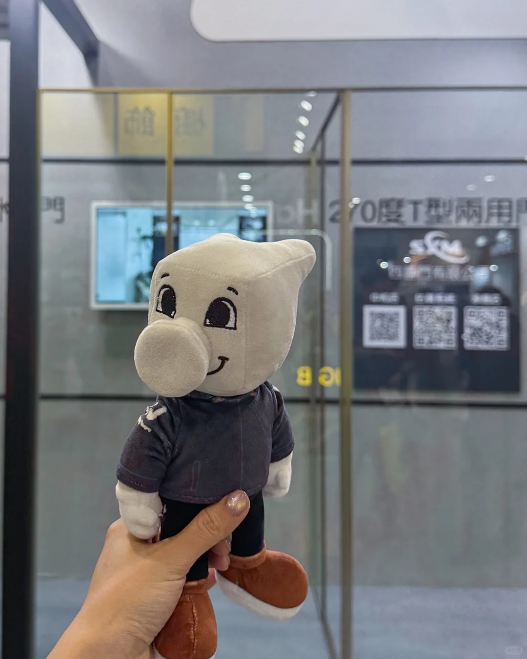 秘密行动? 10小时飞行只为参加这个展会