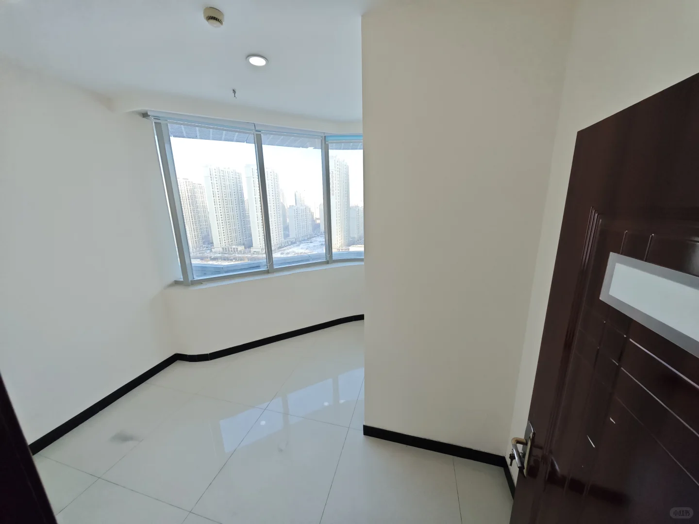 这便宜吗?1.6租了这套水区会展中心写字间