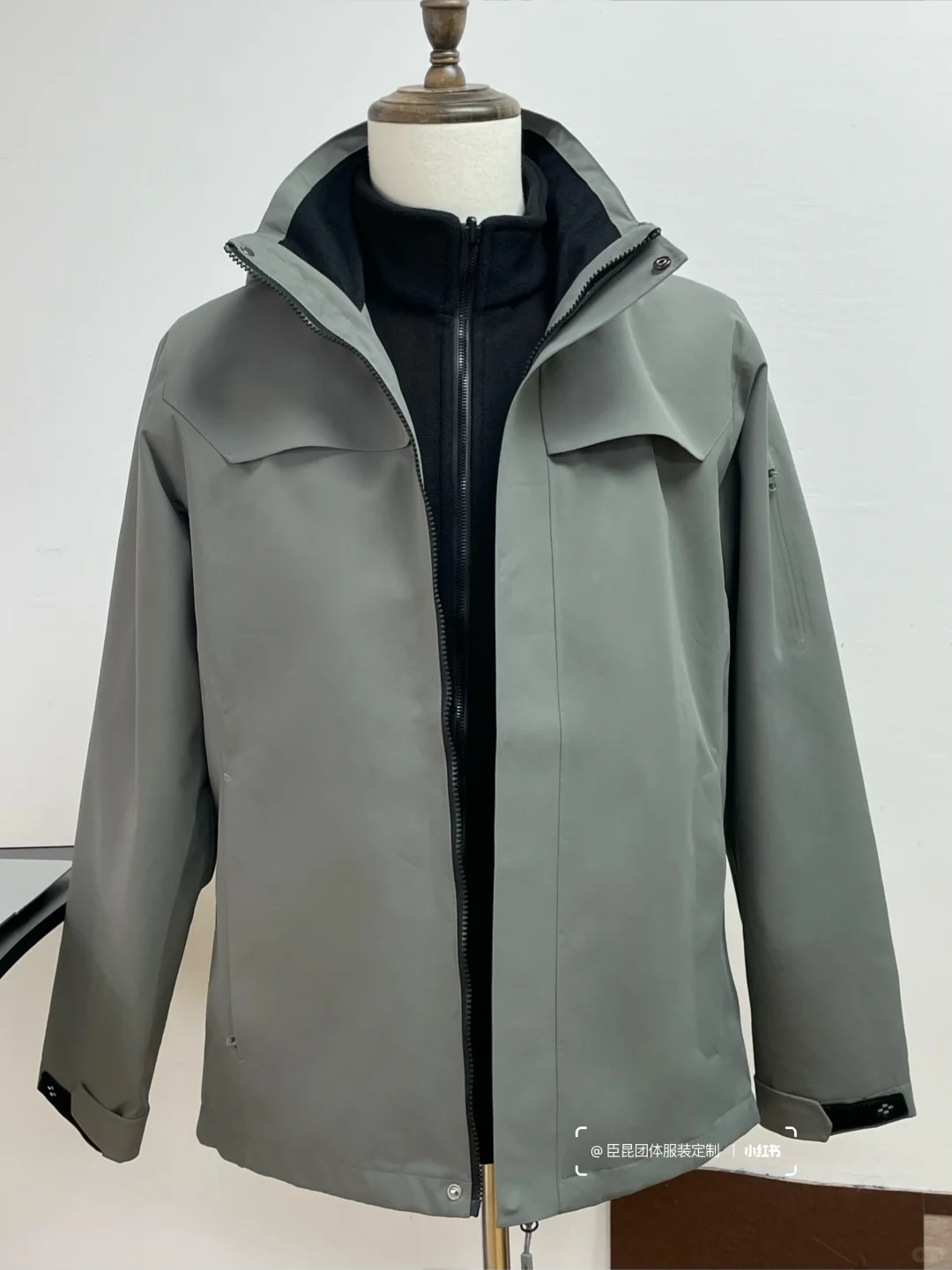 行政采购闭眼入的高级灰冲锋衣✨