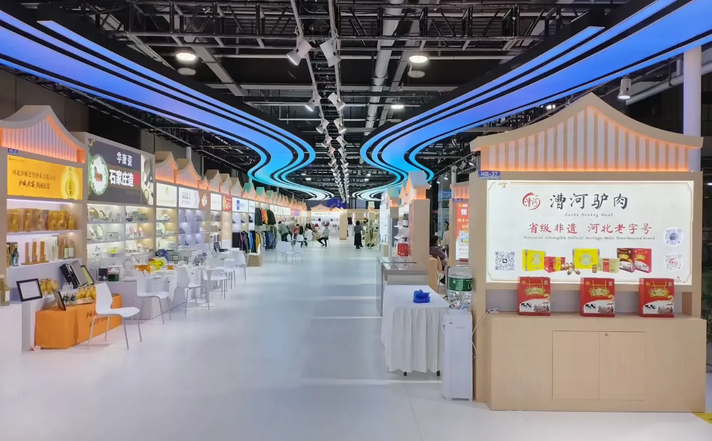 进博会C位!河北展团500平原木白展台美哭了