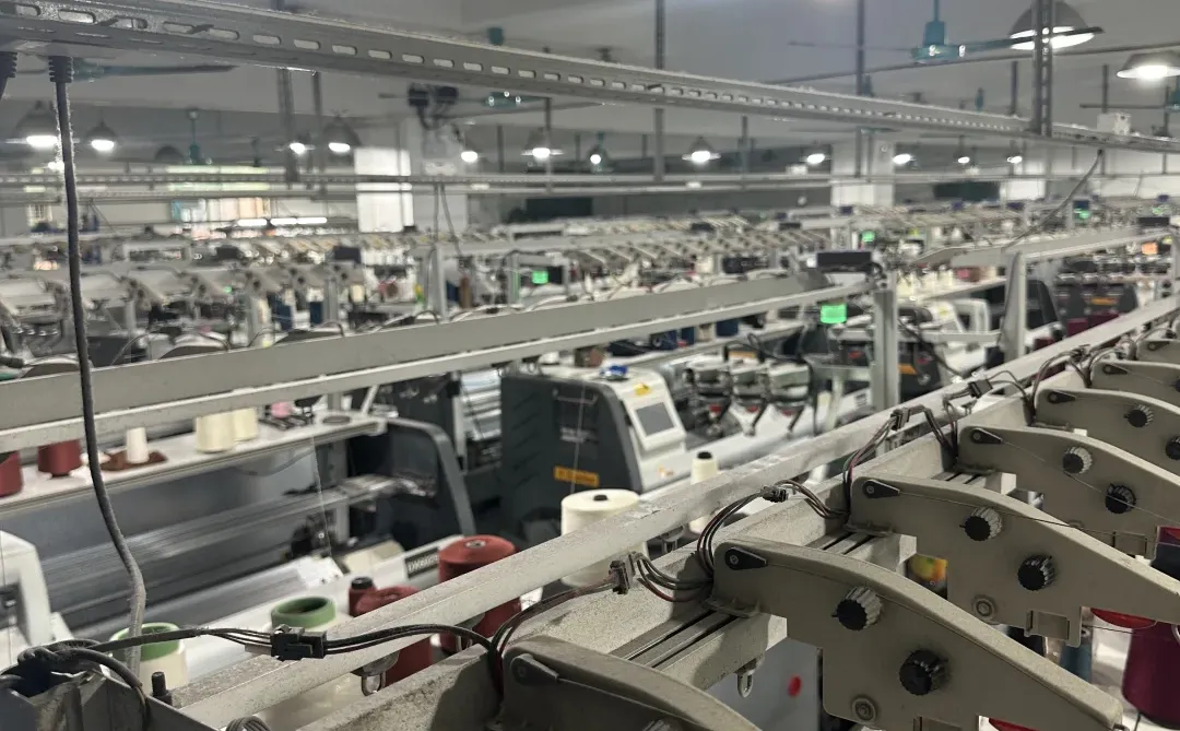 一整个震撼的工业缝纫现场！