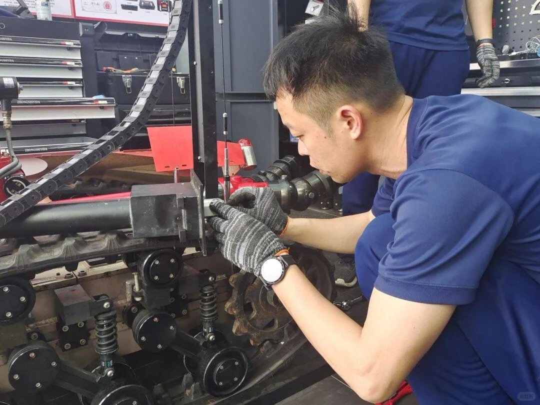 生产线机器设备维护工(11男)