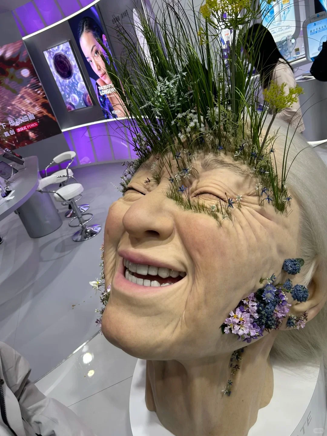 欧莱雅“美妆寰宇”，探索未来之美