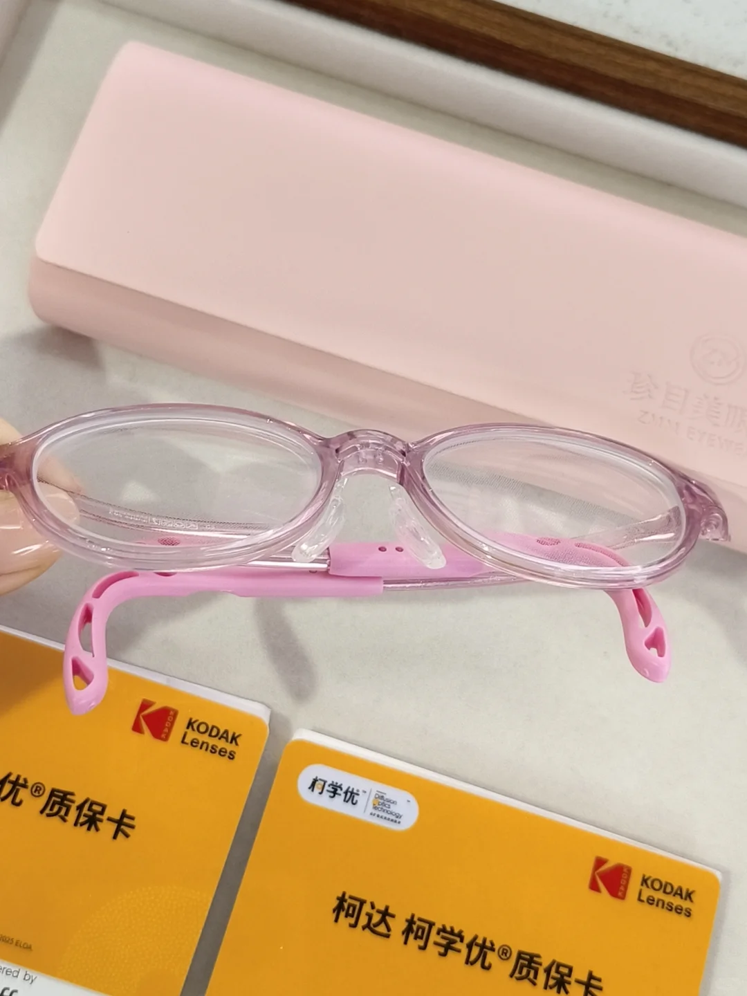 西安配镜|柯学优镜片，让近视“踩刹车”