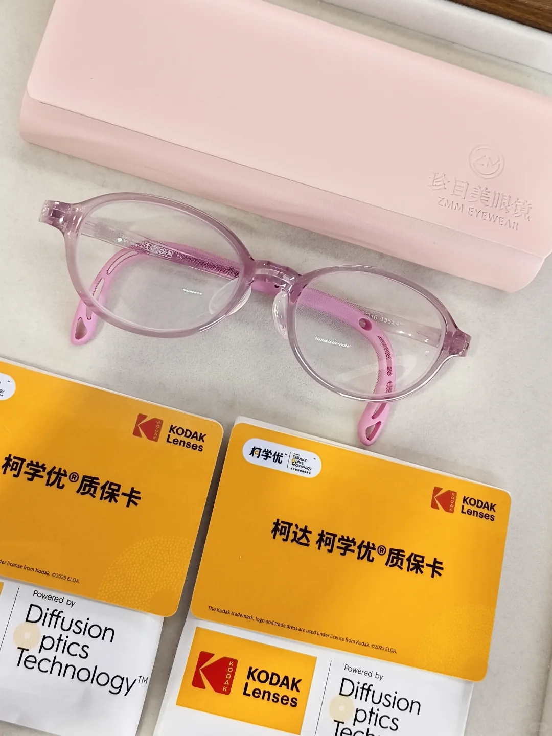 西安配镜|柯学优镜片，让近视“踩刹车”