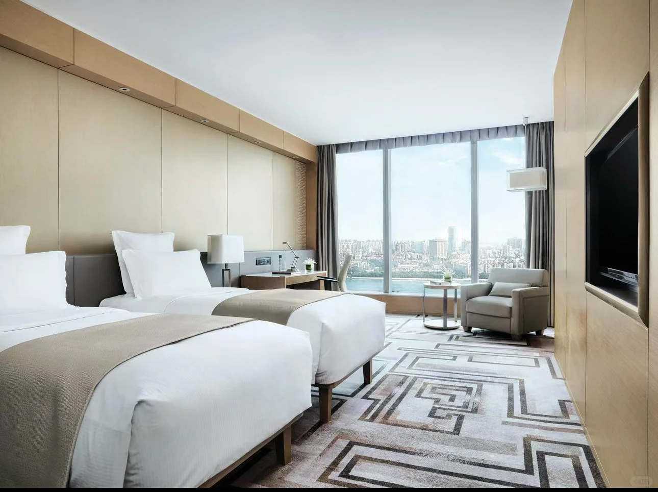 头一次看到广州朗豪300+/晚，广交会