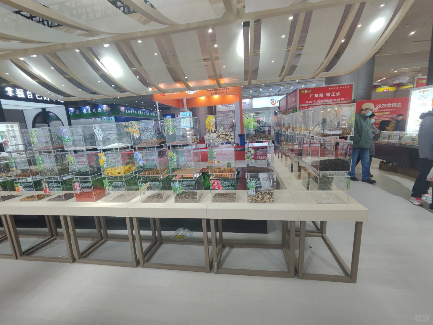 武展食博会有中药材实物展柜