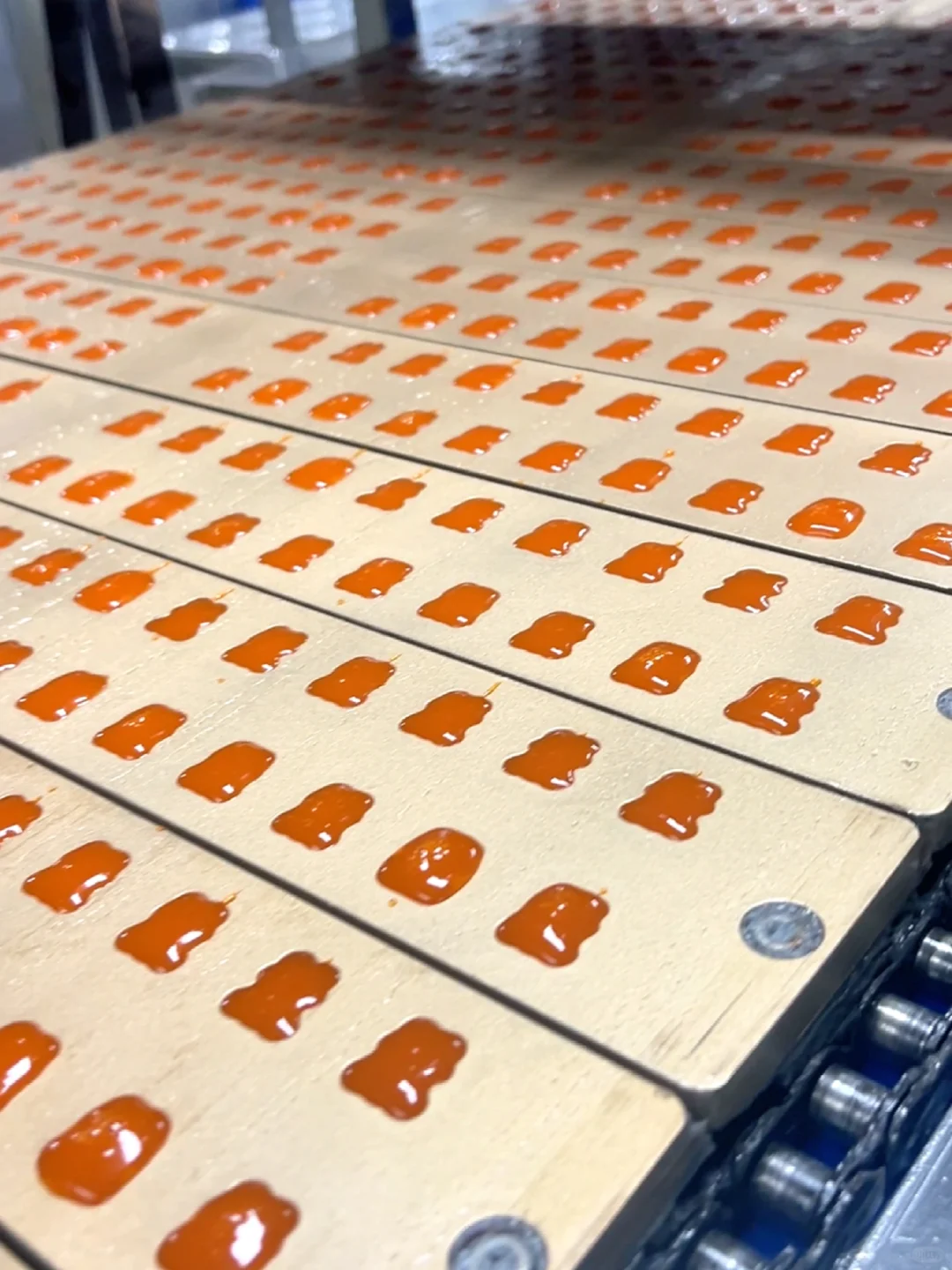 你的网红软糖，正在这条生产线诞生?