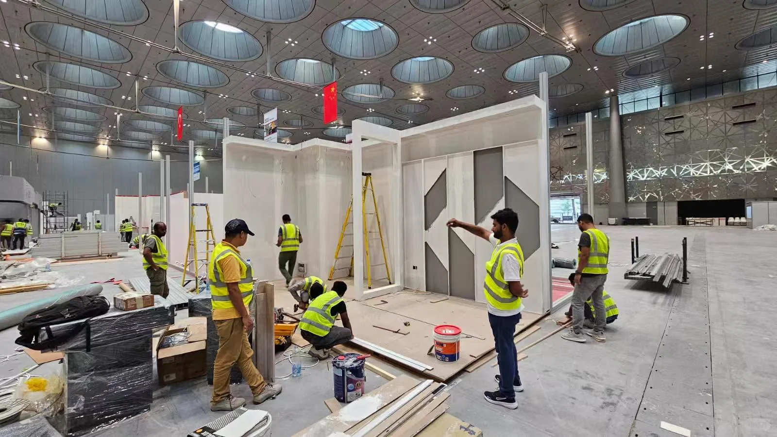 卡塔尔建材展现场直击！ 施工过程大公开