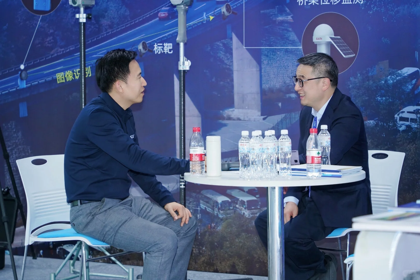 今日要闻：怎么展会里都是男摄