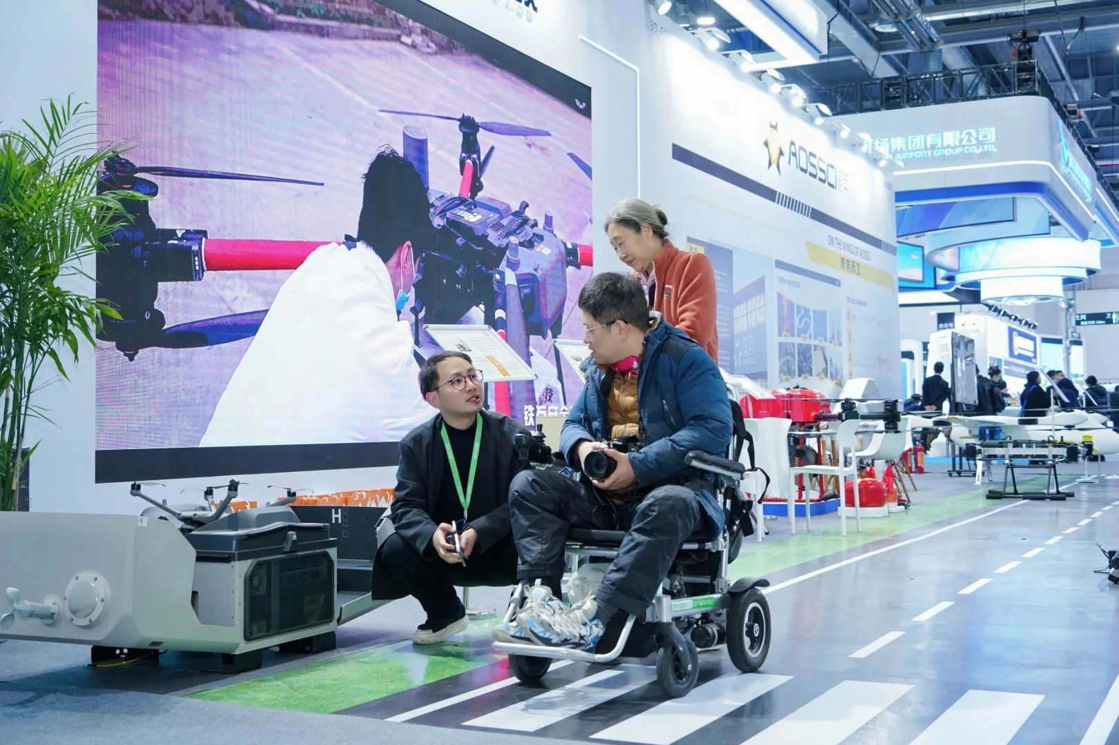 今日要闻：怎么展会里都是男摄