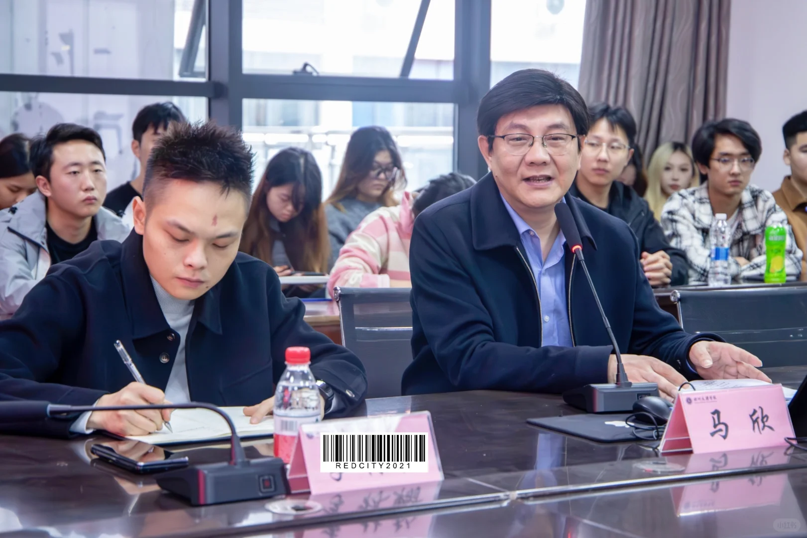 播音系主任学期战报:从赛场、进博会到讲台