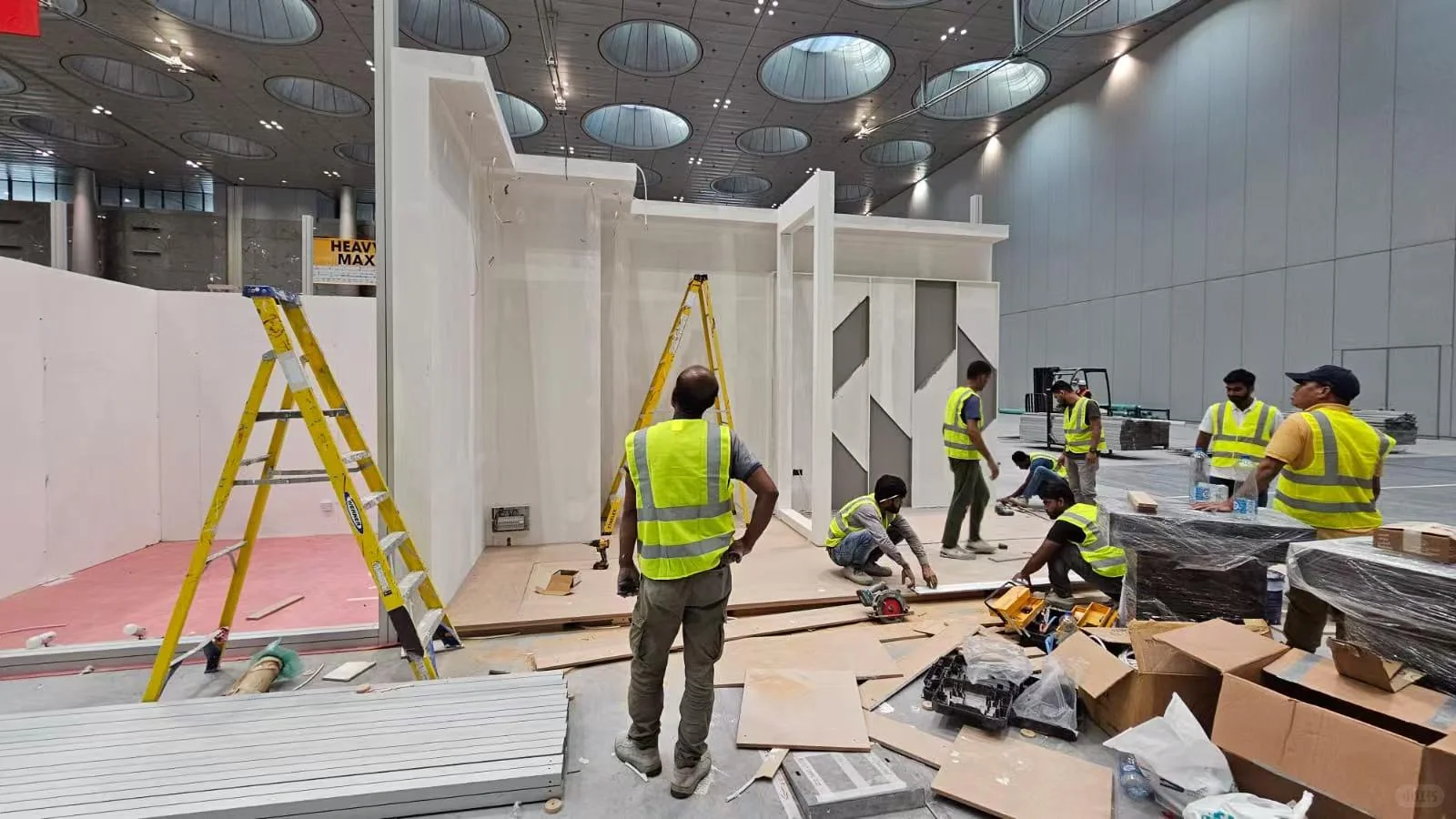 卡塔尔建材展现场直击！ 施工过程大公开