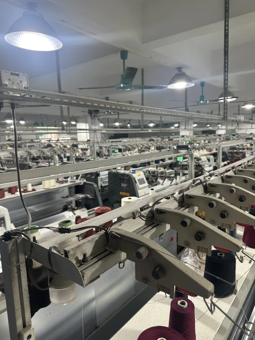 一整个震撼的工业缝纫现场！