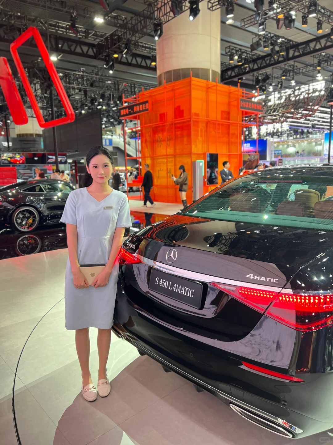 大学生勇闯广交会车展