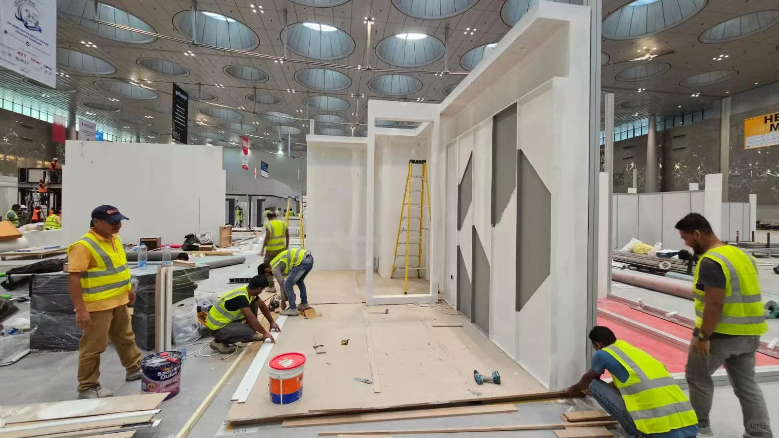 卡塔尔建材展现场直击！ 施工过程大公开