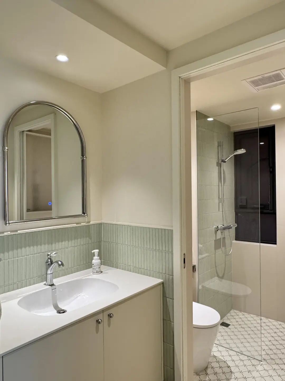 遂宁瓷砖｜绿色马赛克浴室