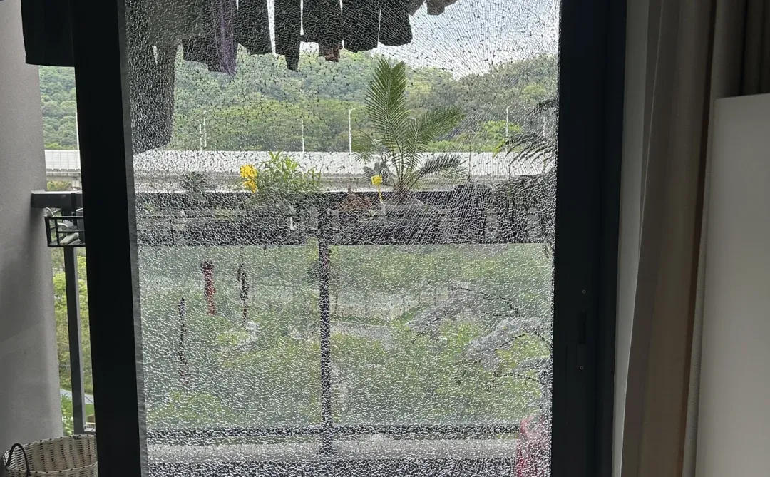 阳台玻璃门自爆玻璃价格