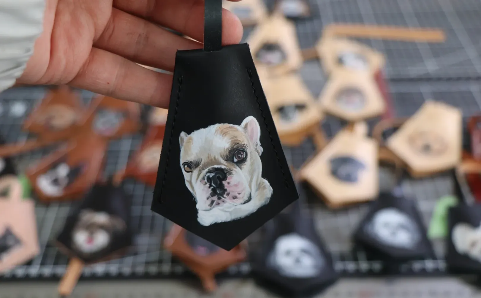 A2B外贸皮具宠物头像手绘供应商