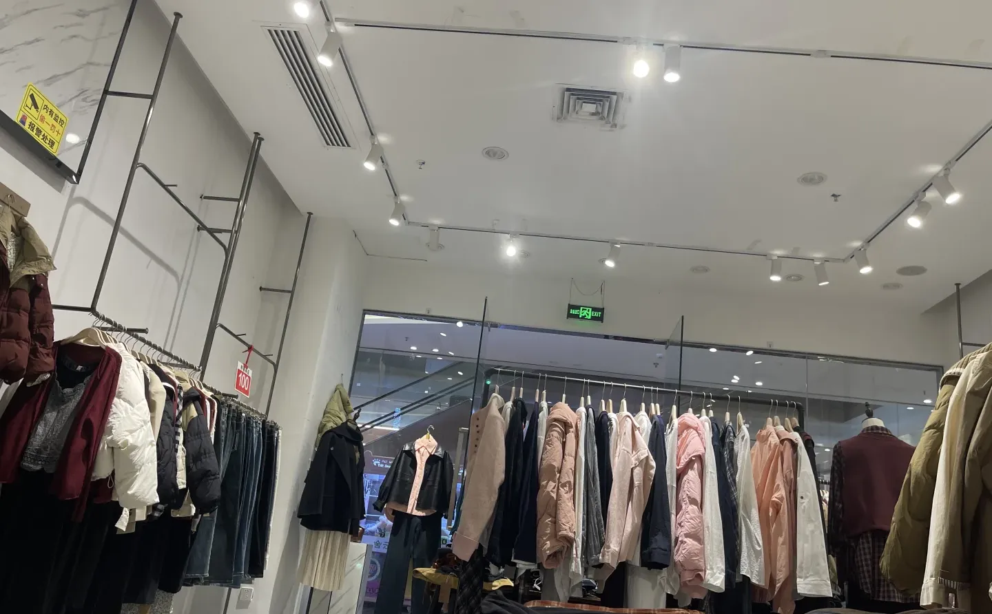 服装行业的旺季进入寒冬