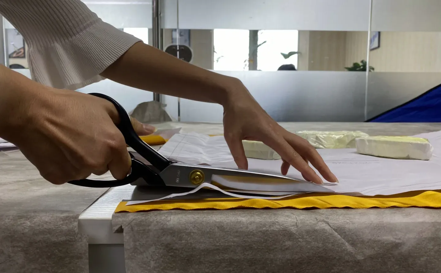 做服装生意真正发财的最简单的就两条路!