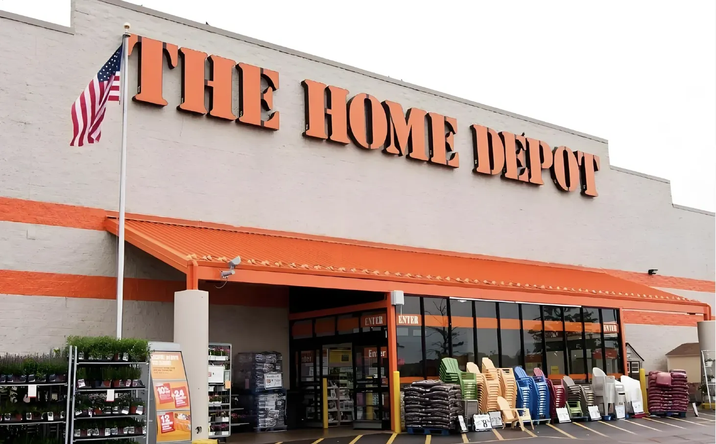 HD vs Lowe's:北美家居双雄深度解析