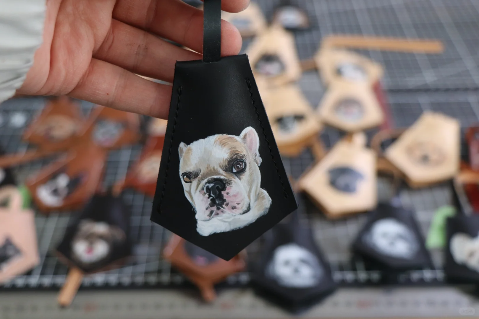 A2B外贸皮具宠物头像手绘供应商