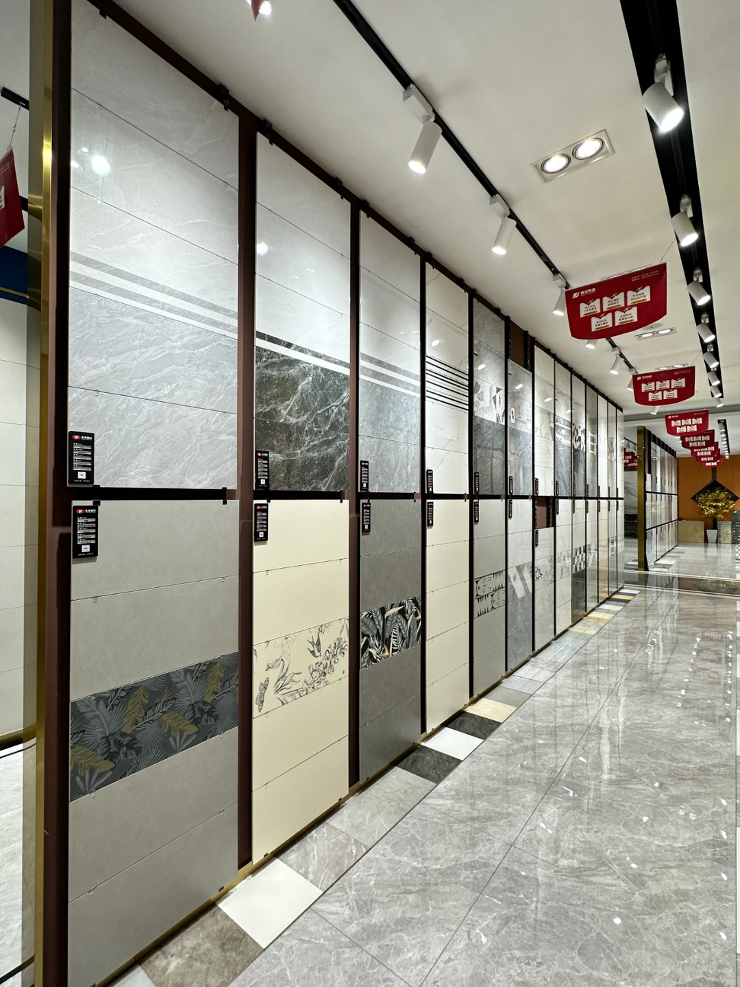 购瓷砖,只在这家!仓库直供,价格超低!