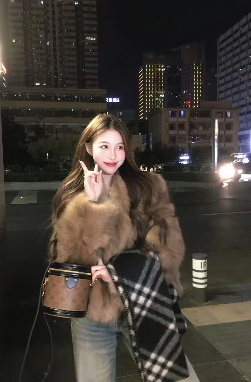 0⃣️0⃣️大学生服装代?7⃣️天3⃣️位数!