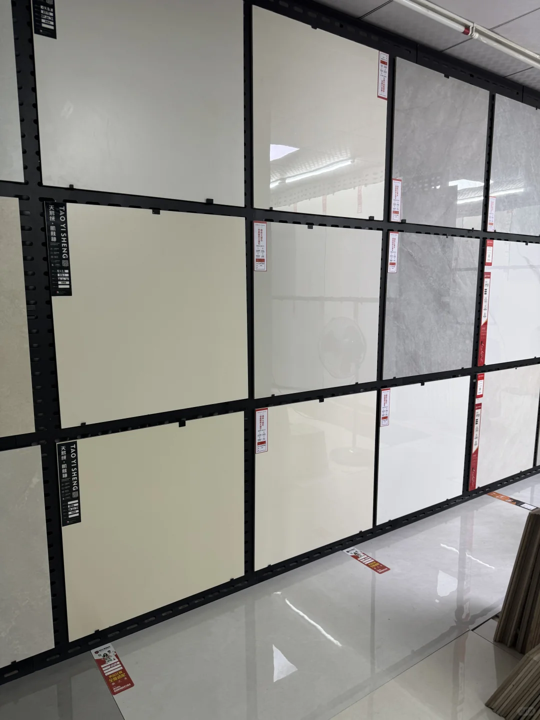 惠州瓷砖批发源头工厂！瓷砖仓库送货上门?