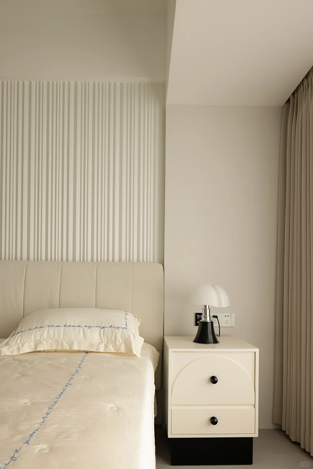 奶油风的温柔，水泥灰的硬朗，绝配！