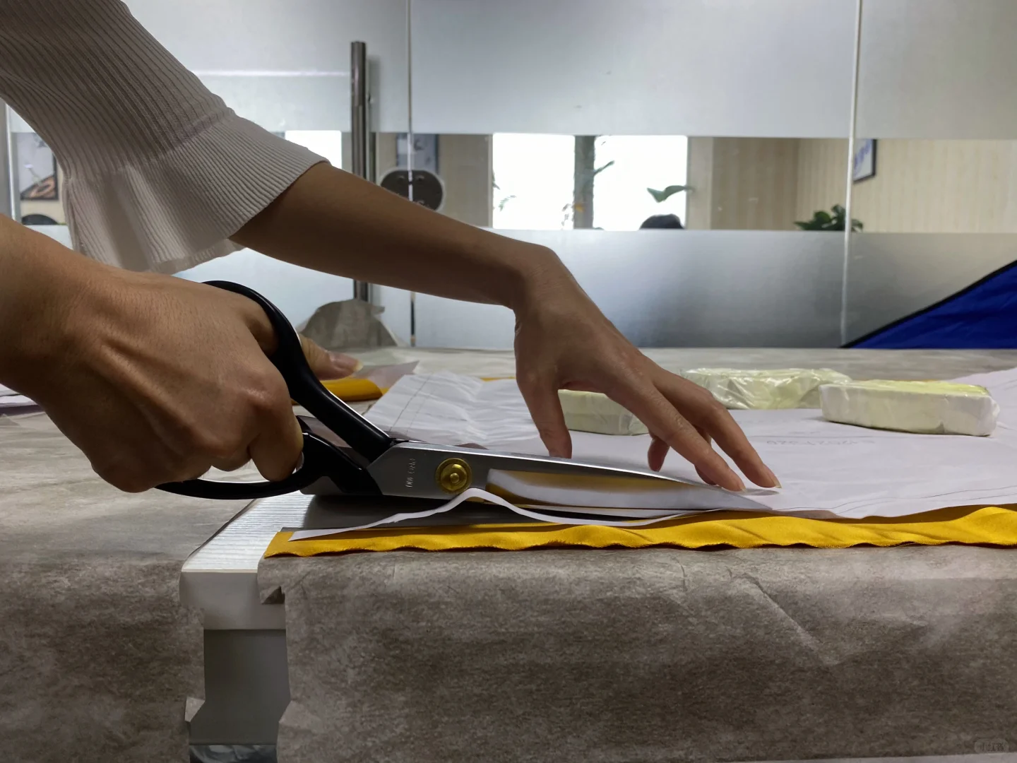 做服装生意真正发财的最简单的就两条路!