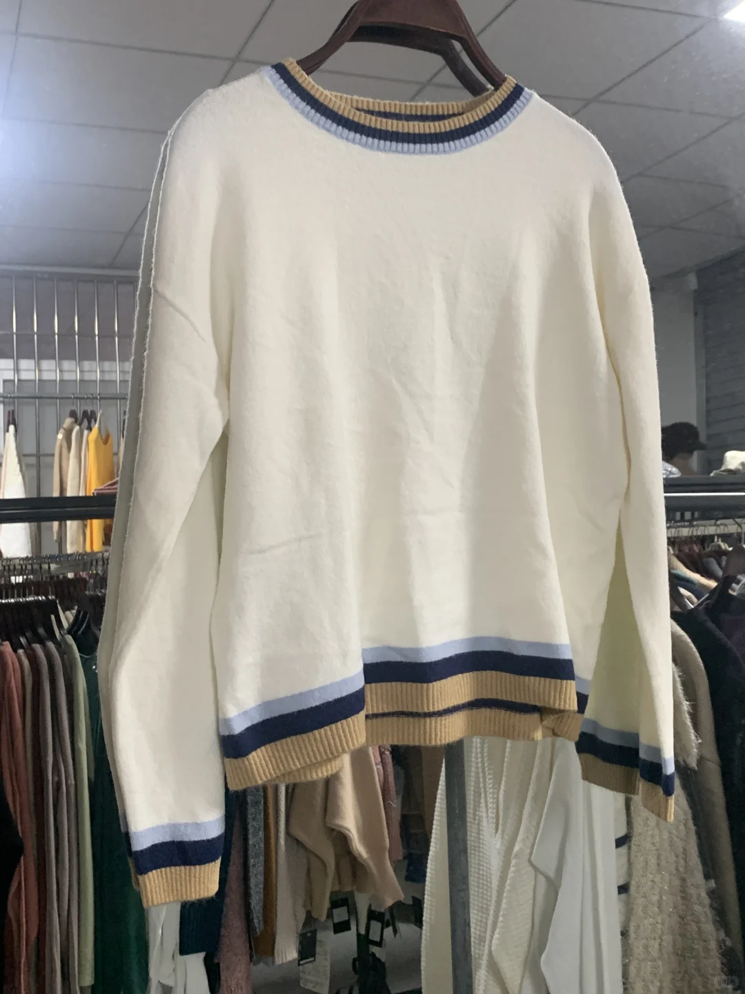 大学生寒假卖衣服挣生活费！