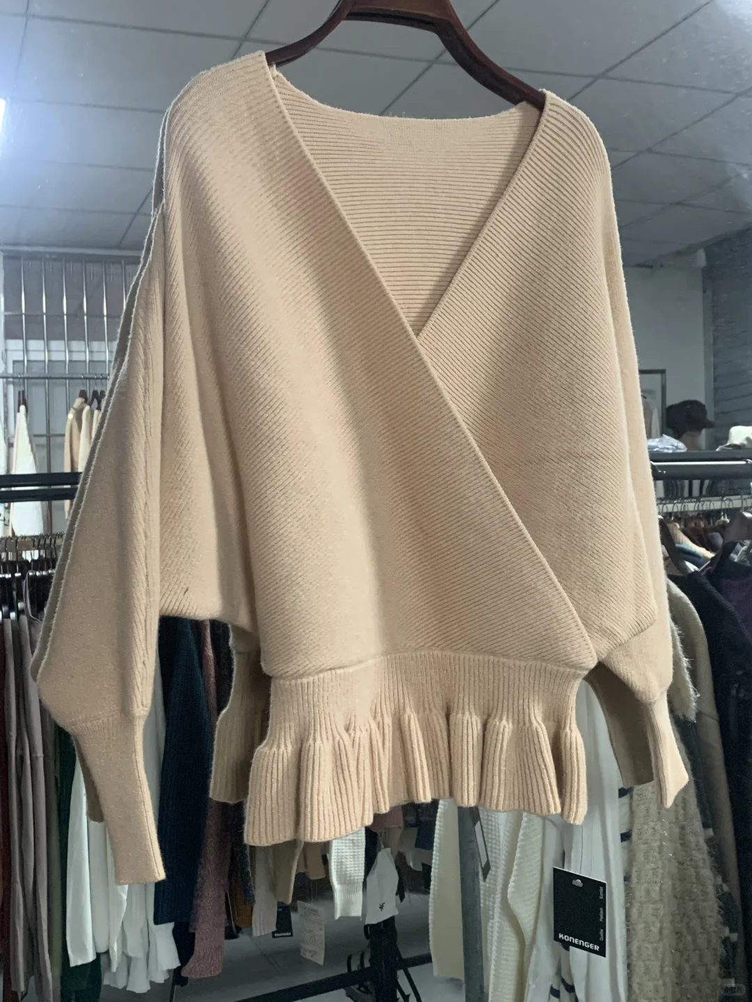 大学生寒假卖衣服挣生活费！