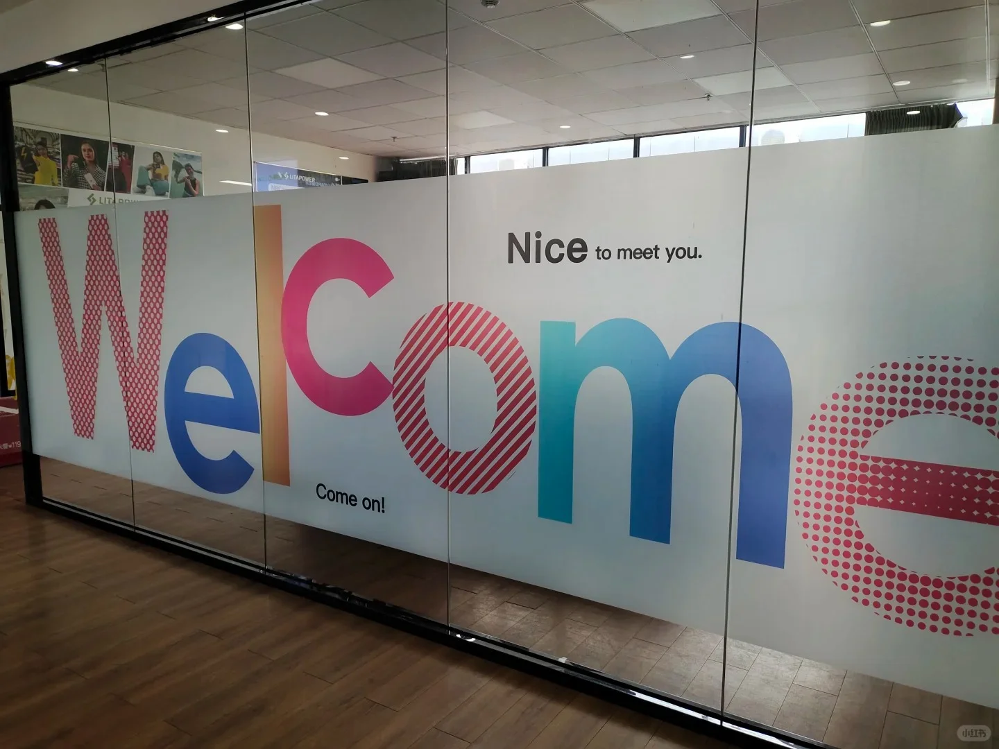 办公室膜总撞款?上海磨砂膜批发厂家来定制