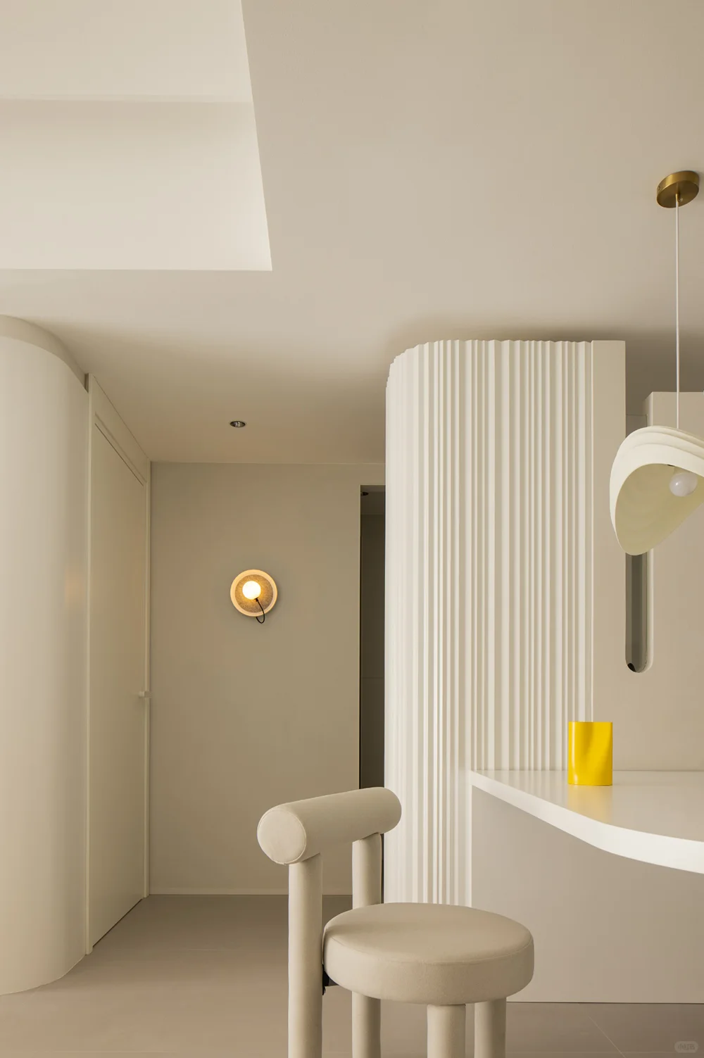 奶油风的温柔，水泥灰的硬朗，绝配！