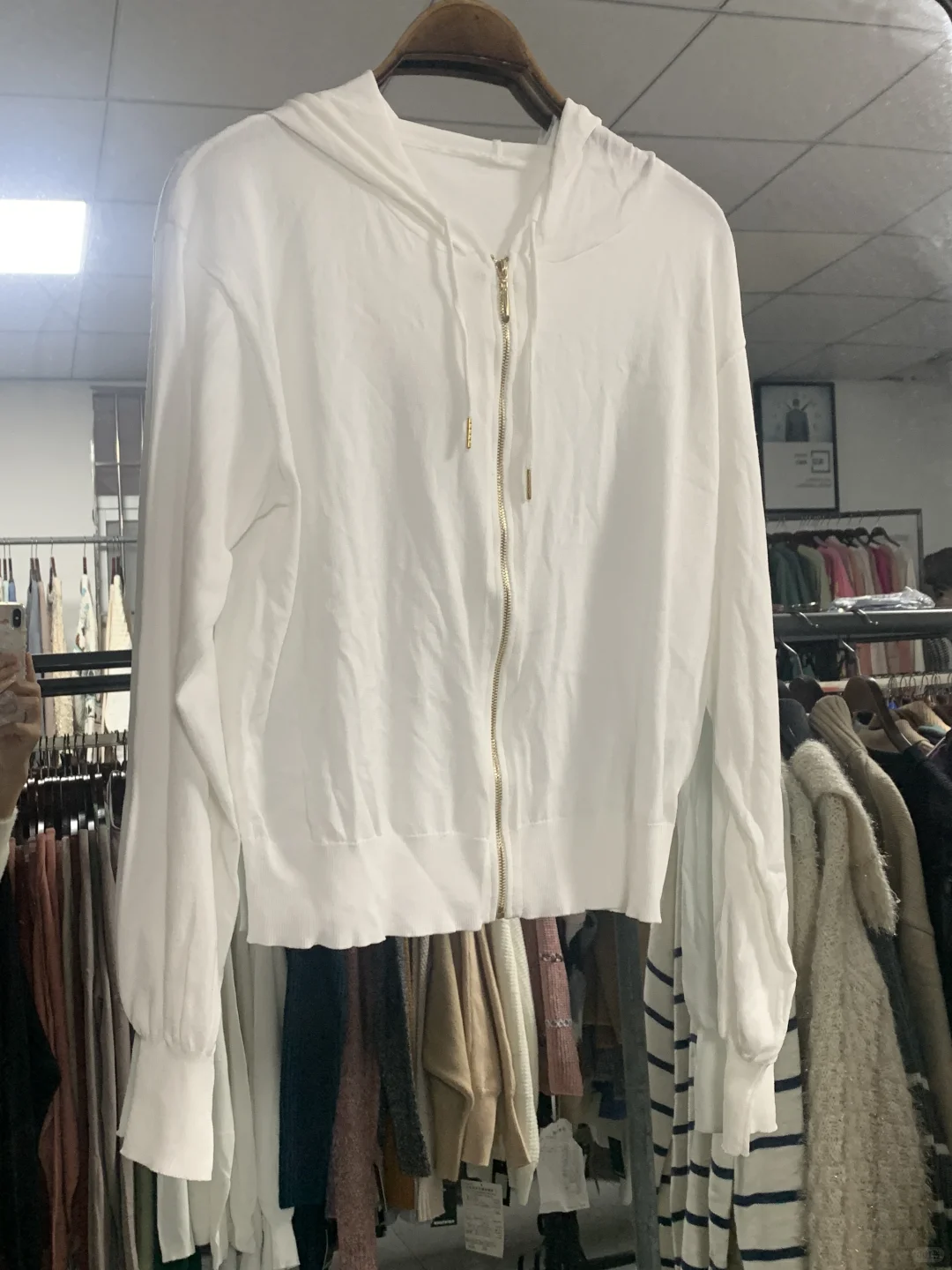 大学生寒假卖衣服挣生活费！