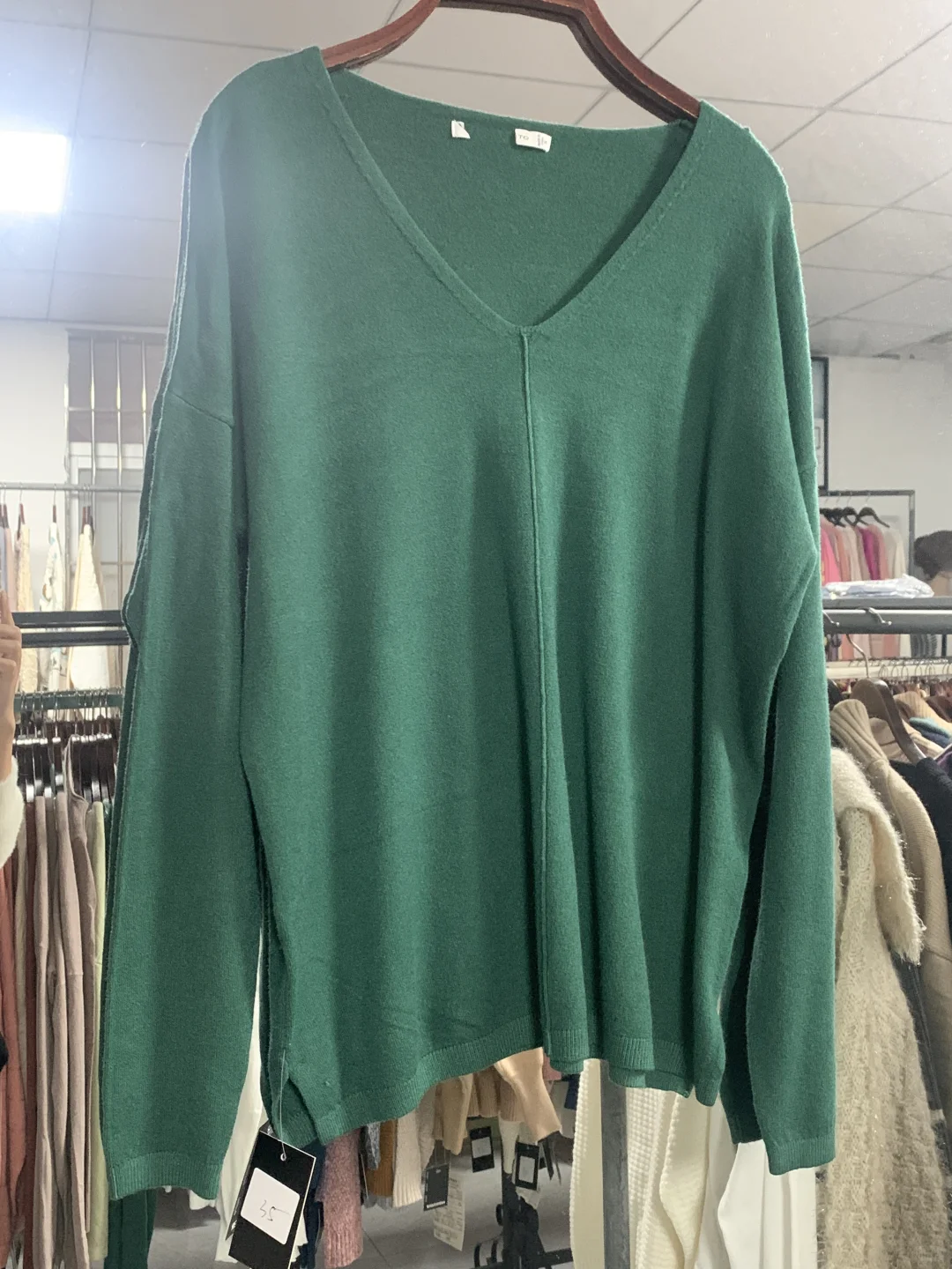 大学生寒假卖衣服挣生活费！