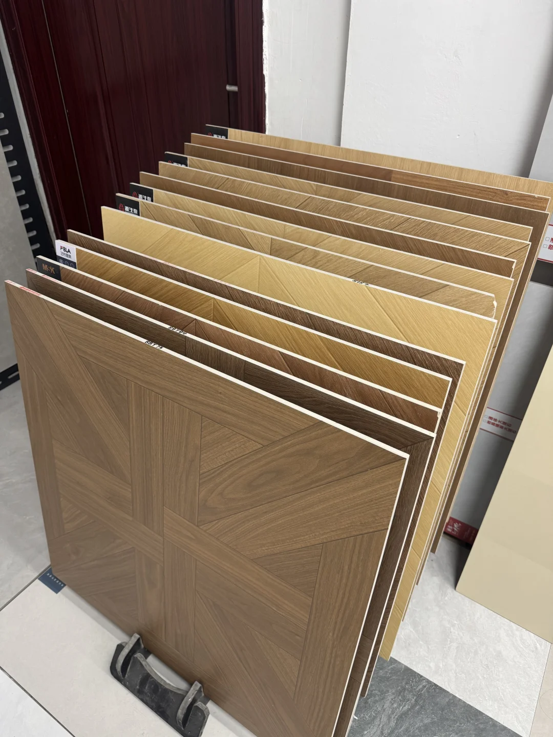 惠州瓷砖批发源头工厂！瓷砖仓库送货上门?