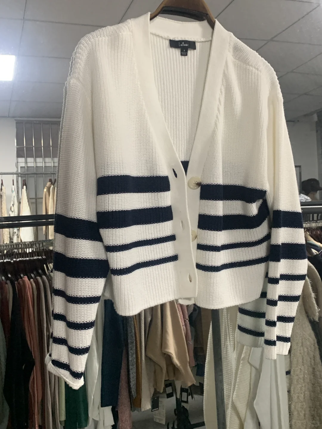 大学生寒假卖衣服挣生活费！