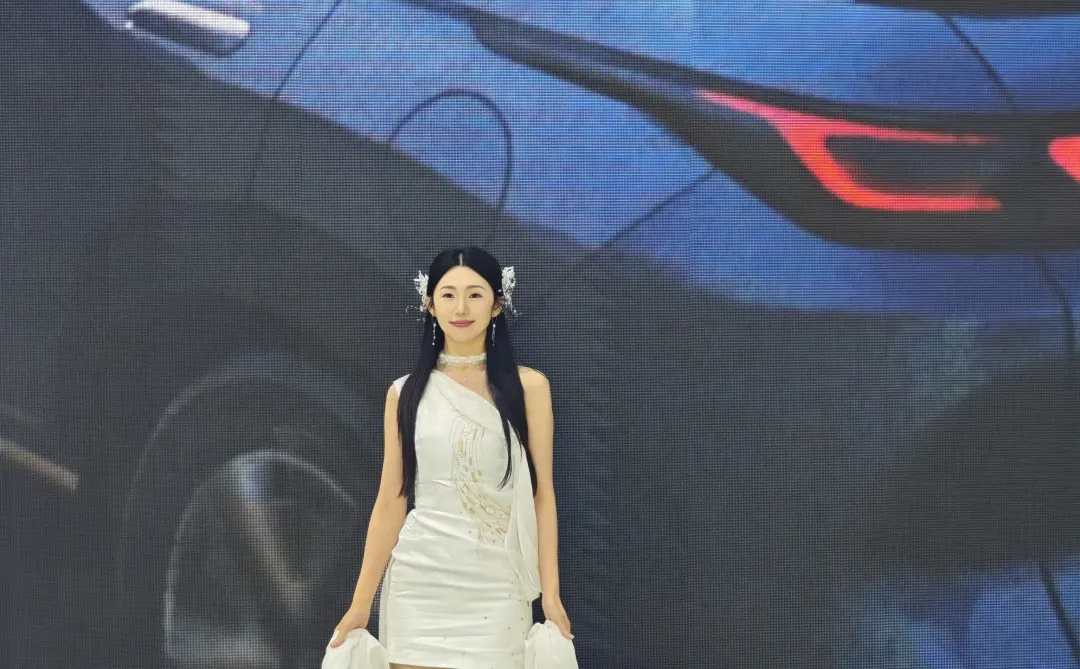 2025义乌车展比亚迪展台模特小姐姐，快去拍