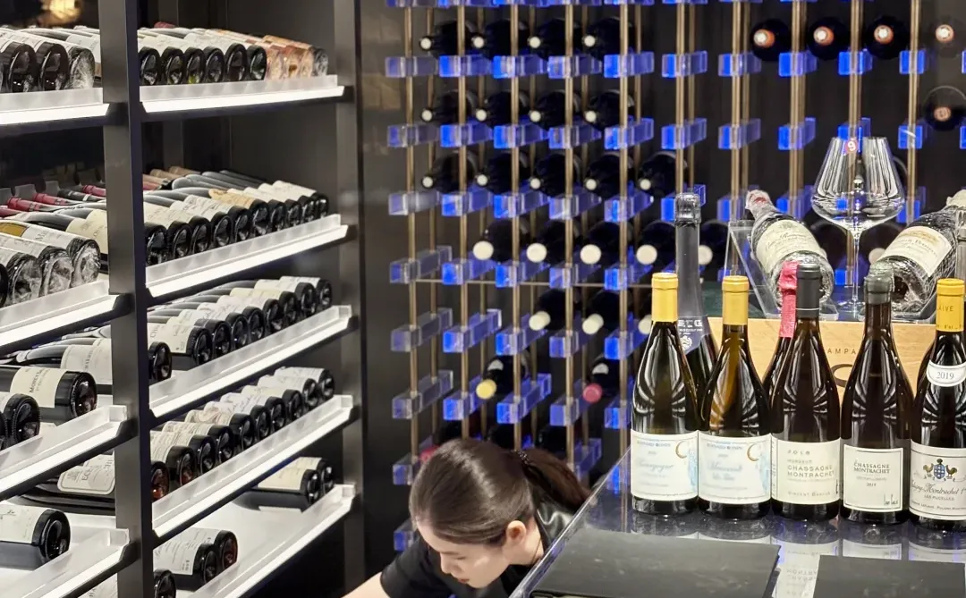 入行葡萄酒业三年 靠嘴3万一个月