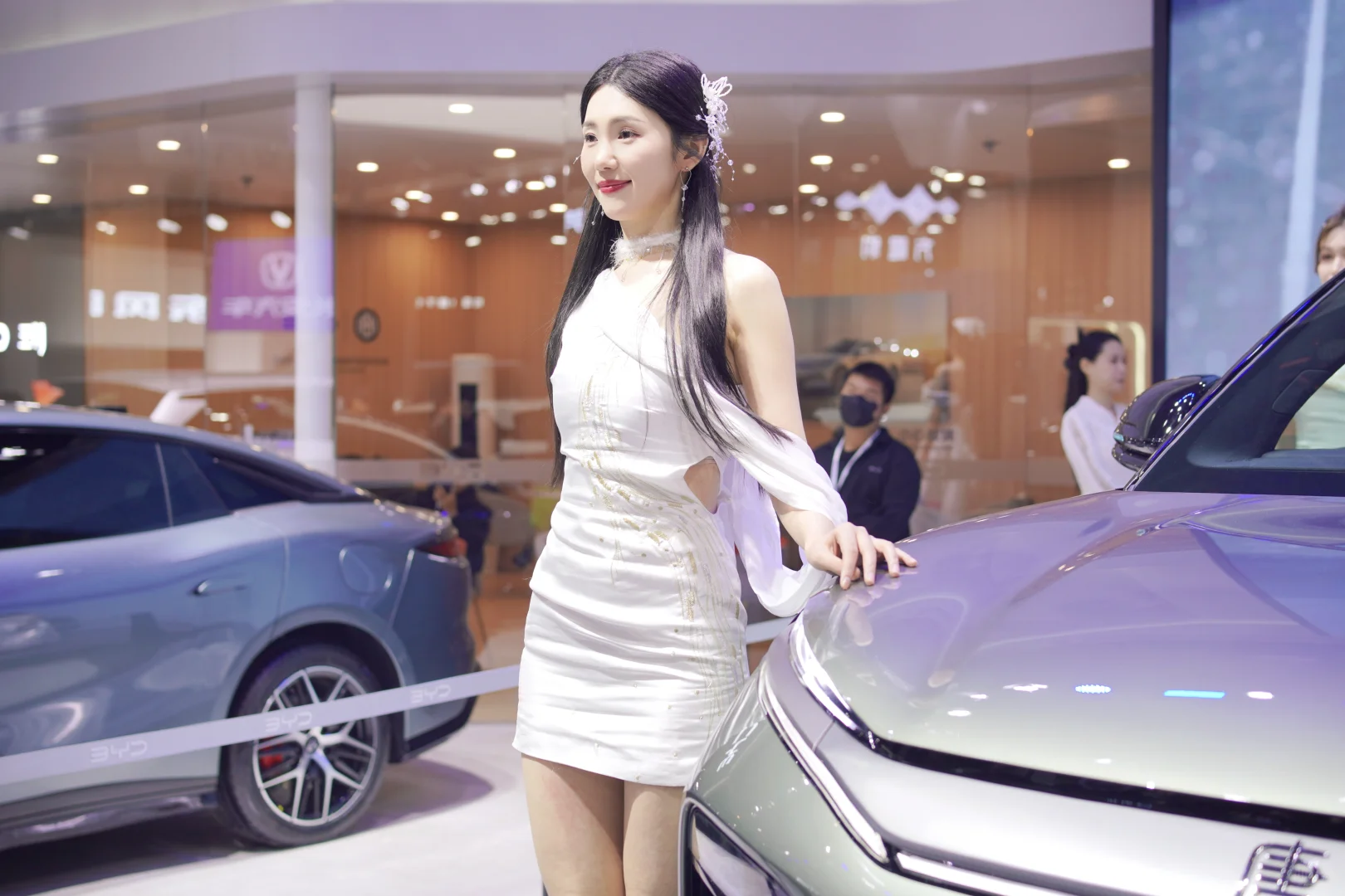 2025义乌车展比亚迪展台模特小姐姐，快去拍
