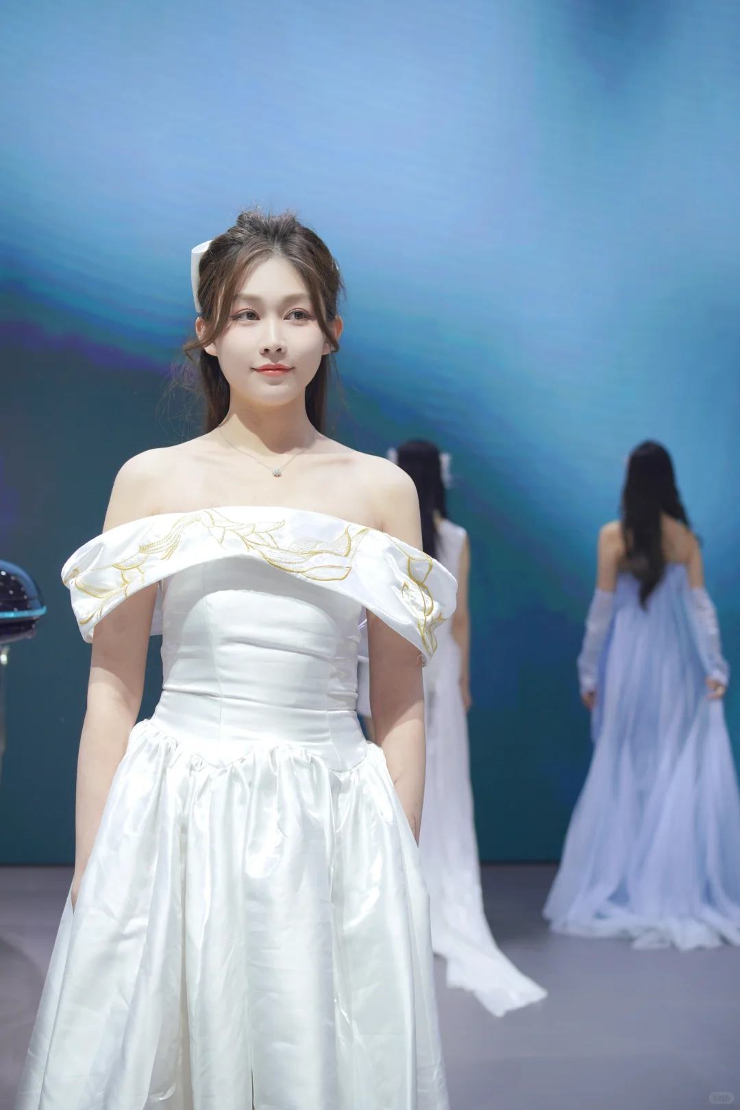 2025义乌车展比亚迪展台模特小姐姐，快去拍