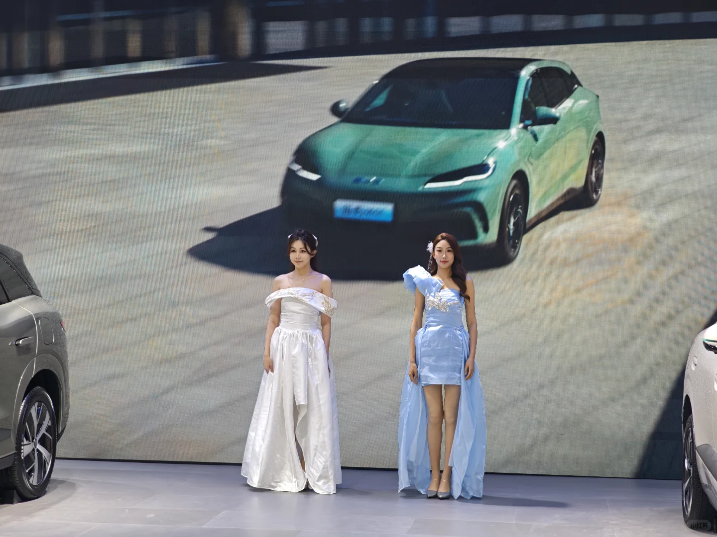 2025义乌车展比亚迪展台模特小姐姐，快去拍