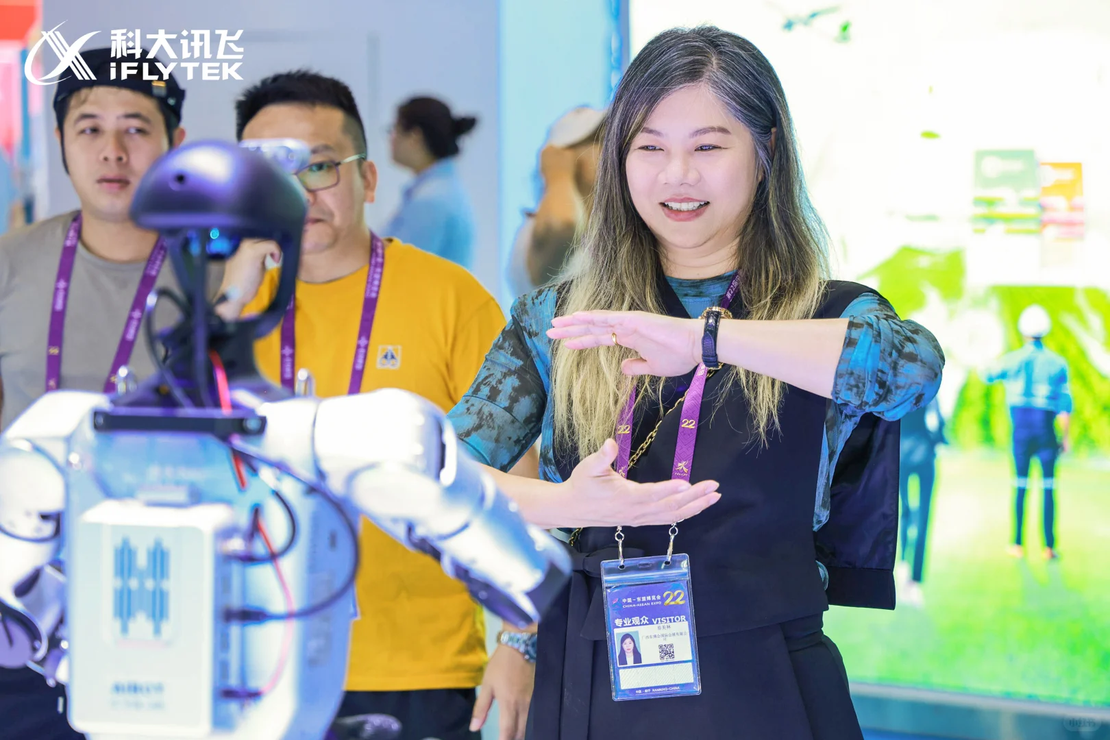 你们谁在东博会看到蓝色“菌子”了？